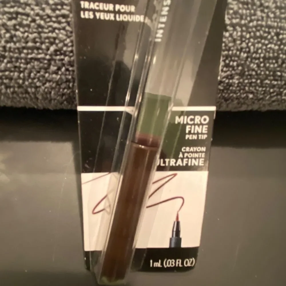 1051 Covergirl Intensify Me Liquid Eyeliner Microfine Pen #305 Smoked Amber